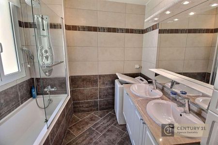 Appartement - 2 pi&egrave;ces - 59 m² - CAP D'AIL