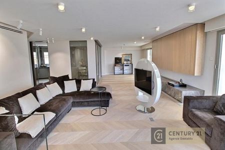 Flat - 6 rooms - 210 m² - CAP D AIL