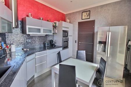 Modern apartment - 3 rooms - 71 m² - BEAUSOLEIL