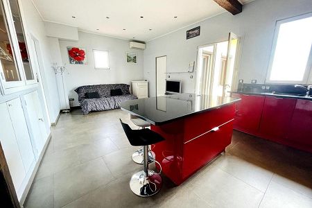 Flat - 3 rooms - 56 m² - Beausoleil - Photo n°2