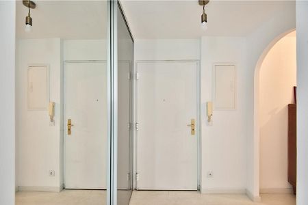 Appartement - 2 pièces - 49 m² - Beausoleil - Entrée 