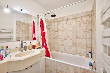 Appartement - 2 pièces - 49 m² - Beausoleil - Salle de bain WC