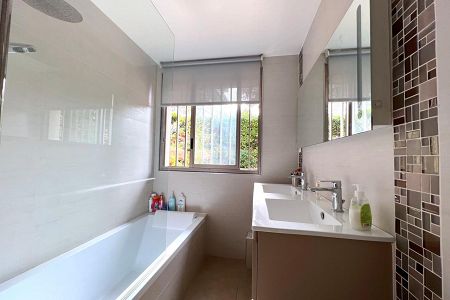Flat - 3 rooms - 94 m² - NICE - Salle de bain.jpeg