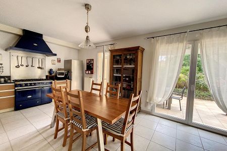 Villa - 4 rooms - 115 m² - Eze - cote terrasse  sam et cuisine-min.jpg