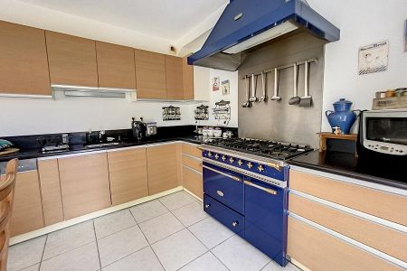 Villa - 4 rooms - 115 m² - Eze - cuisine-min.jpg