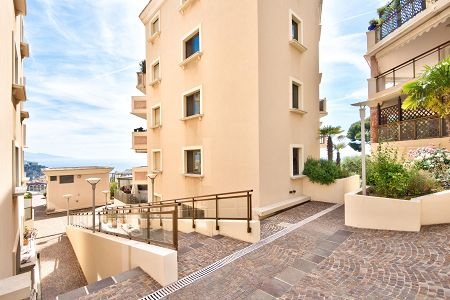 Flat - 2 rooms - 46 m² - Cap-D'ail
