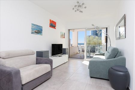 Appartement - 2 pièces - 51 m² - BEAUSOLEIL