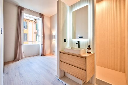 Appartement - 3 pi&egrave;ces - 66 m² - NICE