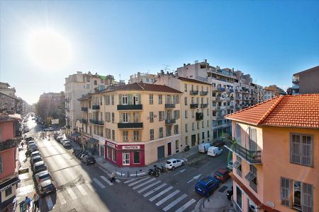 Appartement - 3 pi&egrave;ces - 66 m² - NICE