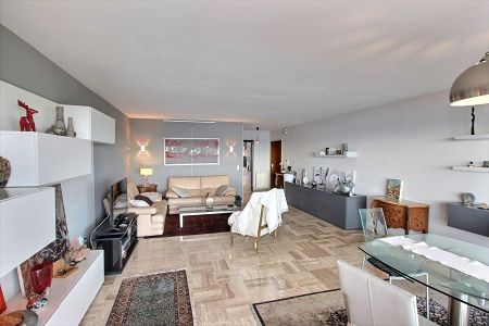 Flat - 3 rooms - 107 m² - ROQUEBRUNE CAP MARTIN