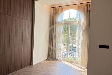 Appartement - 3 pi&egrave;ces - 74 m² - CAP D'AIL