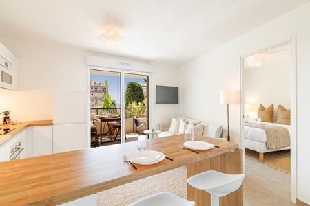Appartement - 2 pi&egrave;ces - 45 m² - CAP D'AIL