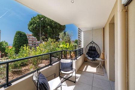 Appartement - 2 pi&egrave;ces - 45 m² - CAP D'AIL